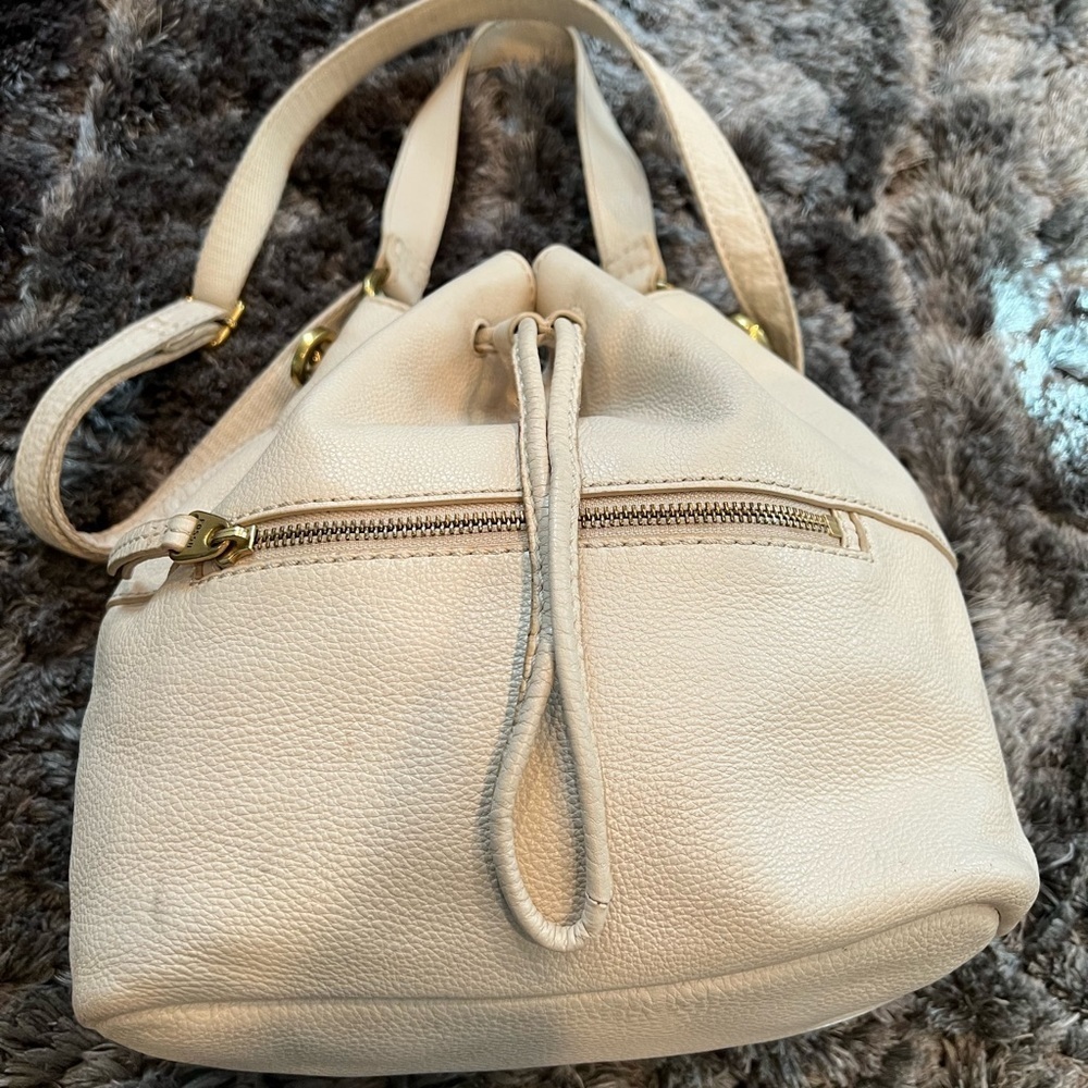 Fossil Vickery Leather Cow Hide Drawstring Bucket Purse Bag Cream Biege Shoulder